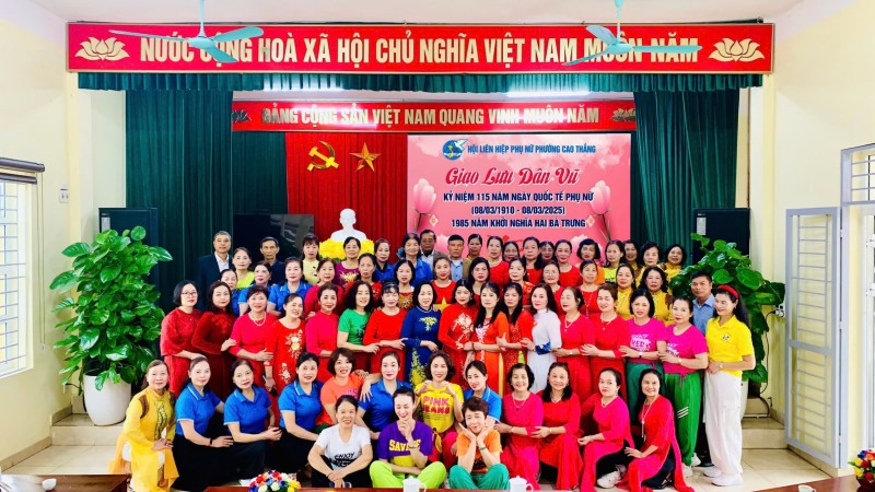 Hội Liên hiệp phụ nữ Phường Cao Thắng tổ chức chương trình giao lưu dẫn vũ thể thao với nhiều vũ điệu sôi động, cuốn hút