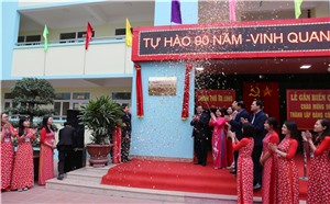 Gắn biển công trình chào mừng kỷ niệm 90 năm ngày thành lập Đảng Cộng sản Việt Nam
