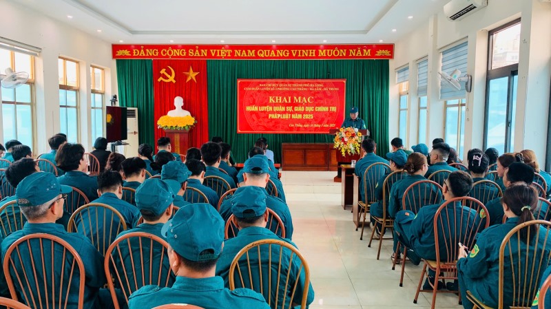 Khai mạc huấn luyện quân sự, giáo dục chính trị pháp luật đối với lực lượng dân quân tự vệ năm 2025