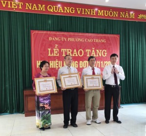 Phường Cao Thắng Tổ chức Lễ trao tặng Huy huy hiệu Đảng đợt 07/11/2022